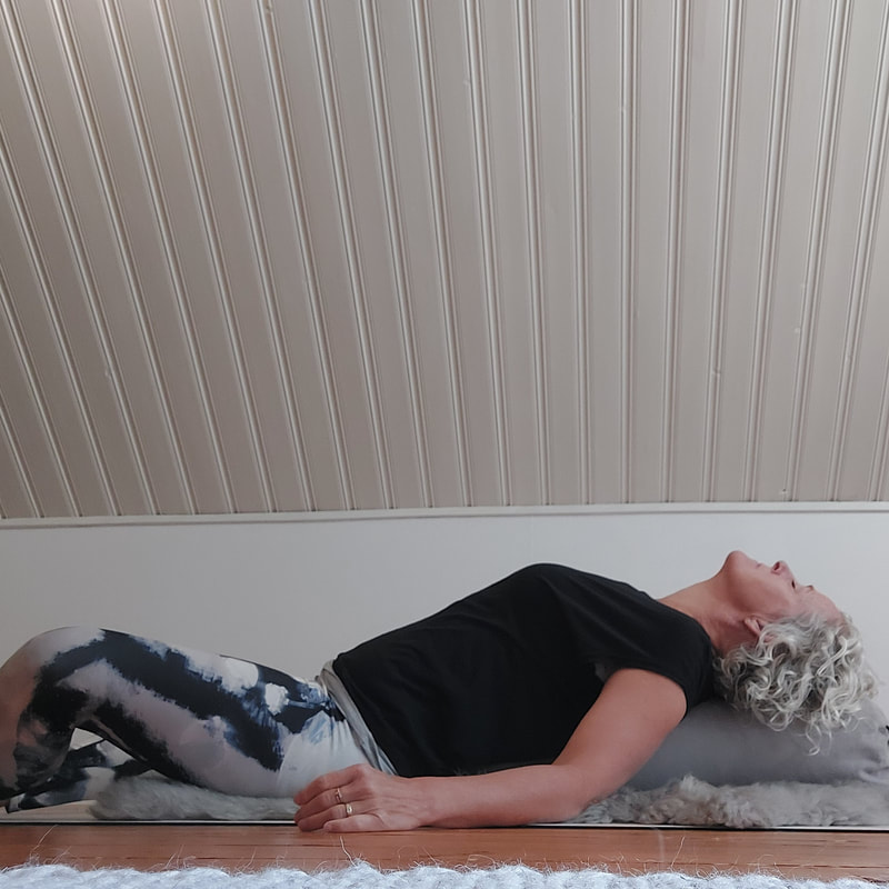 Sensing Yinyoga, en lugn & närvarande yogaform, öppnar upp kroppen för att uppleva din inre värld. I Håcksvik, region Svenljunga, Tranemo, Gislaved.